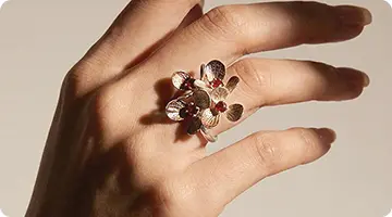 ارتفاع الطلب العالمي على المجوهرات المستوحاة من الطراز القديم بين جيل الألفية